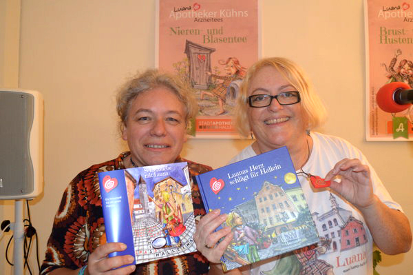 Iris mit Schatzsuche und Doris mit Kinderbuch