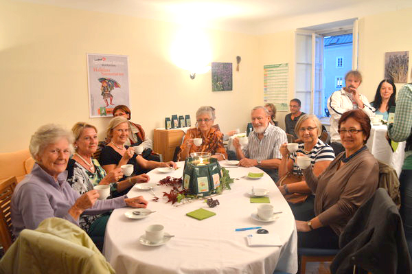 It's Teatime. Die Teeverkostung ist im vollen Gang